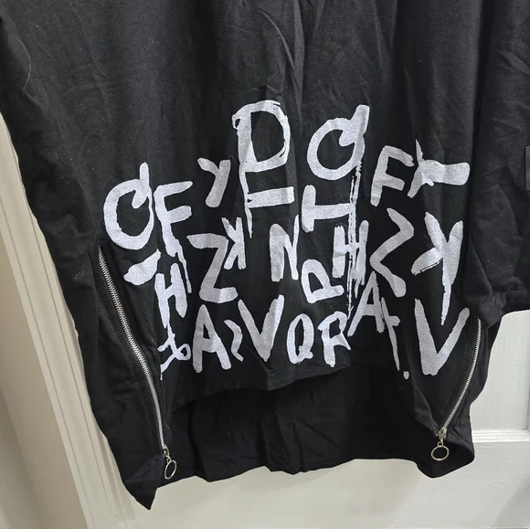 T By Transparente,Black Graphic Oversized Shirt - Picture 3 of 5